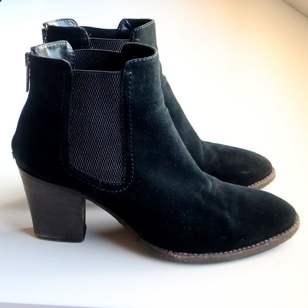 Aquatalia Black Suede Leather Block Heel Chelsea Ankle Boots / Booties Size 9.5